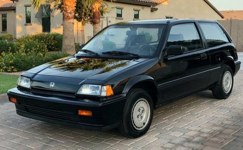 Survivor 1987 Honda Civic Si With Just 15,475 miles! #ForSale #Civic, #Honda - https://barnfinds.com/survivor-1987-honda-civic-si-with-just-15475-miles/ Civic Wonder, 80s Cars, Vintage Transportation, Honda Civic Hatchback, Civic Hatchback, This Generation, Honda Motors, Civic Si, Hot Hatch