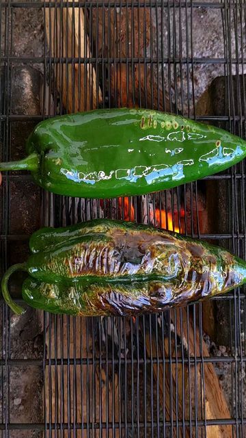 Spaghetti Verde, Side Fat Workout, Poblano Chili, Side Fat, Green Spaghetti, Hispanic Food, Fat Workout, Spaghetti Sauce, Mexican Dishes