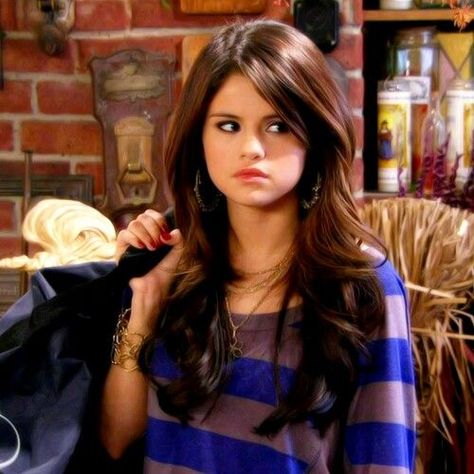 Alex Russo Icons, Selena Gomez Alex Russo, Zendaya Bob, Young Selena Gomez, Selena Gomez Hairstyles, Selena Gomez 2014, Selena Gomez Hair, Selena Gomez Outfits, Selena Gomez Cute