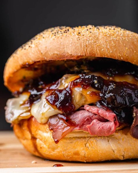 Roast Beef Grinder, Asian Beef Sandwich, Roast Beef Rolls, Best Beef Sandwiches, Roast Beef Hot Sandwich, Pit Beef Sandwich, Deli Beef Sandwich Recipes, Sandwiches With Jam, Roast Beef Breakfast Sandwich