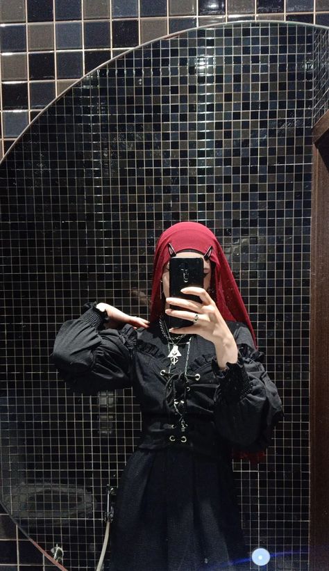 Modest Alternative Fashion, Gothic Photos, Goth Alternative Fashion, Kostum Halloween, Outfit Dark, Outfit Modest, Outfit Concert, Estilo Hijab, Fashion Alternative