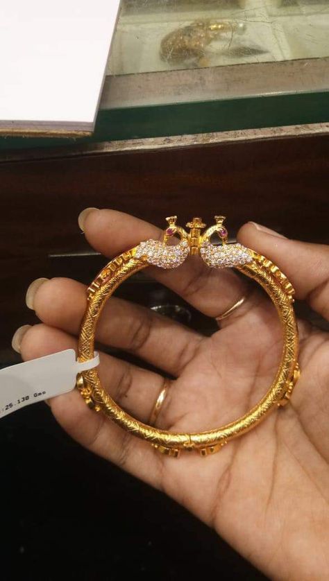 Kada Design For Women, Kada Design, Baby Jewelry Gold, Bangles Collection, Kada Bangles, Wedding Jewellery Designs, Gold Bridal Necklace, Gold Jewelry Outfits, Gold Bangles For Women