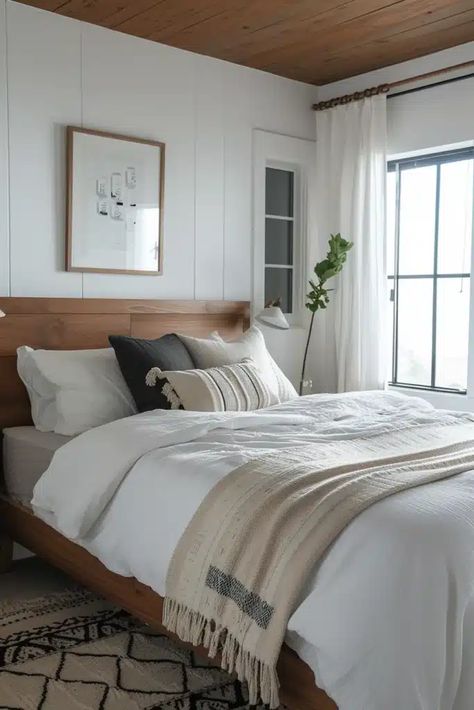 If you are a single lady who loves having a space that truly reflects your unique personality, making your bedroom a personal haven might be the highest on your priority list. There are countless ways to style your bedroom to emphasize your privacy, elegance, and, of course, freedom. Here are 25 Chic Bedroom Ideas for Single Ladies. Lady Bedroom, Small Bedroom Style, Chic Bedroom Ideas, Single Lady, Feminine Bedroom, Single Ladies, Bedroom Decor Cozy, Relaxing Colors, Woman Bedroom