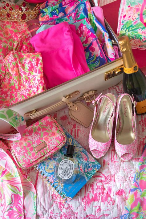 Outfit Ideas Preppy, Lilly Pulitzer Outfits, Spring Packing, Veuve Clicquot Champagne, Spring Getaway, Packing Ideas, Party Sale, Summer Outfit Ideas, Style Preppy