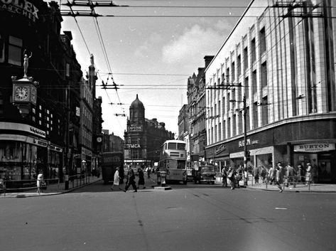 Nineteen Fabulous Photos of Newcastle upon Tyne in the 1950s and 60s - Flashbak 50s Childhood, Newcastle England, England History, Northumberland England, Tyne And Wear, Bw Photography, Newcastle Upon Tyne, Incredible Places, Cheat Sheets