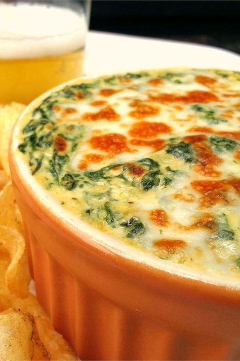 This creamy cheesy spinach dip is a quick and easy snack and appetizer recipe! Cook the best spinach dip using frozen spinach, cream cheese, mozzarella cheese, and cheddar cheese. You will love cooking this no mayonnaise and no sour cream spinach dip recipe for a football tailgate, potluck, or dinner party! Cheddars Spinach Dip, Cheesy Spinach Dip, Hot Spinach Dip, Chips Dip, Cheesy Spinach, Spinach Dip Recipe, Cheesecake Dip, Queso Cheddar, Spinach Dip