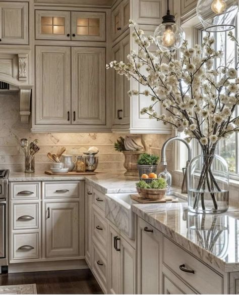 Large French Country Kitchen, French Country House Interior, Small French Country Kitchen, French Country Home Interiors, Kitchen Decor French Country, Green Country Kitchen, French Country Kitchen Cabinets, French Country Style Kitchen, Country Chic Kitchen