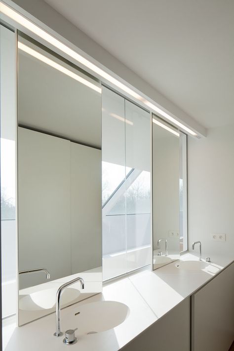 Bathroom Mirror Lighting Ideas, Mirror Lighting Ideas, Bathroom Mirror Lighting, Architectural Lighting Fixtures, Bathroom Lighting Ideas, Mirror Lighting, Modular Lighting, Bathroom Big, Minimalist Bathroom Design