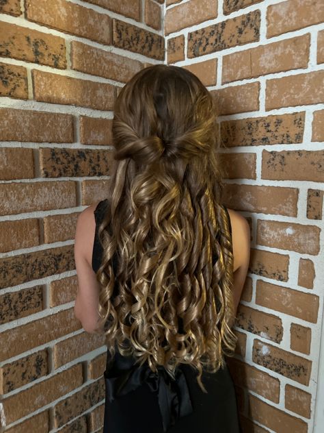 Christmas Concert Hairstyles Girl Hair, Concert Hair, Girls Hairdos, Long Hair Style, Concert Hairstyles, Christmas Concert, Country Concerts, Christmas Girl, Girl Hairstyles