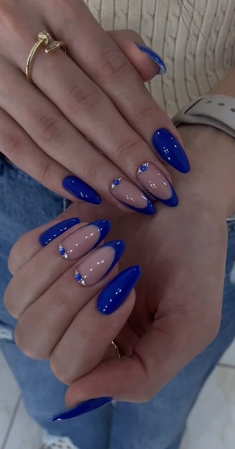 Nail Ideas Almond Blue, September Nails Blue, Gel Nails For School, Almond Nails Designs Blue, Nails Art Bleu, Nude And Blue Nails, Blue Almond Nails Design, Blue Navy Nails, Mandel Nails