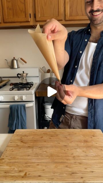 Eric King on Instagram: "Here’s how to make a paper cone or a parchment paper piping bag if you’re in a pinch. Save this post so you can come back to it!  Now, I usually have large and small plastic piping bags but sometimes I run out and need one. This is a good option for small work like piping melted chocolate or glazes; not great for frosting cakes for instance. I learned how to do this in a random baking class I took in college and had to pull the trick out again to make these cookies. It takes a little bit of practice but it’ll feel more natural the more you do it.   You can also shimmy the cone up and to your left or down and to the right to make it bigger or smaller—that also takes some practice.   #bakingtips #kitchenhacks #bakingideas #pipingtechniques #bakersofinstagram #bakingv How To Make Piping, Piping Techniques, Baking Classes, Piping Bag, Paper Cones, Diy Cookie, Melted Chocolate, Pastry Bag, Food Inspo