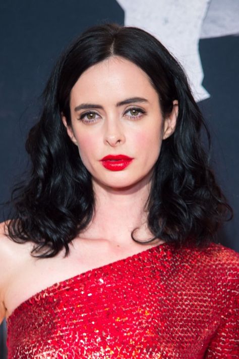 How To Look Stunning According To Your Seasonal Color Analysis Jessica Jones Marvel, Webby Awards, Krysten Ritter, Clear Winter, Winter Color Palette, Seasonal Color Analysis, Bright Winter, Color Analysis, Winter Hairstyles