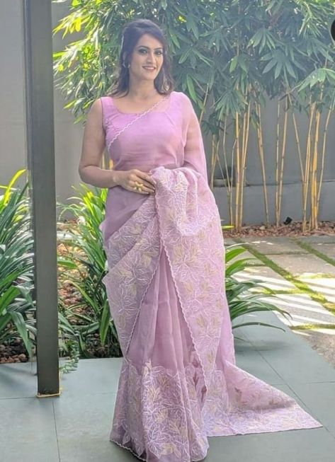 Designer sarees ideas 2022😍😍 Sarees Ideas, Dark Pink Blouse, Crochet Cable Knit, Embroidery Sarees, Saree Ideas, Crochet Cable, Saree Designs Party Wear, Embroidered Saree, Desi Style