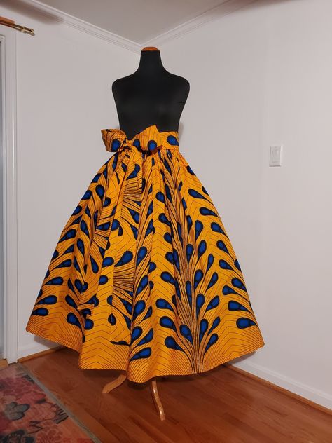 African Attire Skirts Outfit, Long Chitenge Skirts, Long Ankara Skirt Styles, Long African Skirt, Chitenge Dresses, Traditional Skirts, African Print Maxi Skirt, African Chic, African Traditional Wear