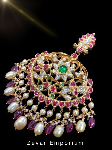 Classic south indian pendant made in 22 karat gold big pendant locket studded with natural uncut diamonds and rubies and emerelds. Papati Billa, Antic Jewellery, Indian Pendant, Tikka Designs, Tikka Jewelry, Mang Tikka, Gutta Pusalu, Classic Jewellery, Big Pendant