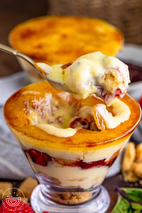 Indulge in this elegant Creme Brulee Trifle recipe, a perfect blend of creamy, crunchy textures with raspberry jam. Ideal for impressing at any gathering! Cream Based Desserts, Elegant Dessert Recipes, Mango Creme Brulee, Mini Creme Brulee, Mini Trifle Desserts, Best Creme Brulee Recipe, Mini Trifles, Creme Brulee Cheesecake Bars, Crème Brûlée Recipe