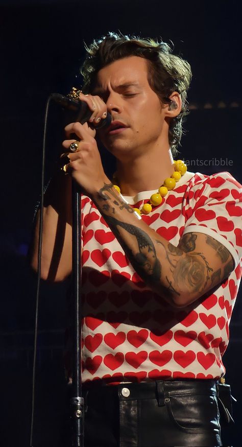 Harry Styles One Night Only, Louis Tomlinson And Harry Styles, Harry Styles Outfit, Harry Styles Live, Harry Styles Wallpaper, Harry Styles Photos, Mr Style, Long Island Ny, Mon Cheri