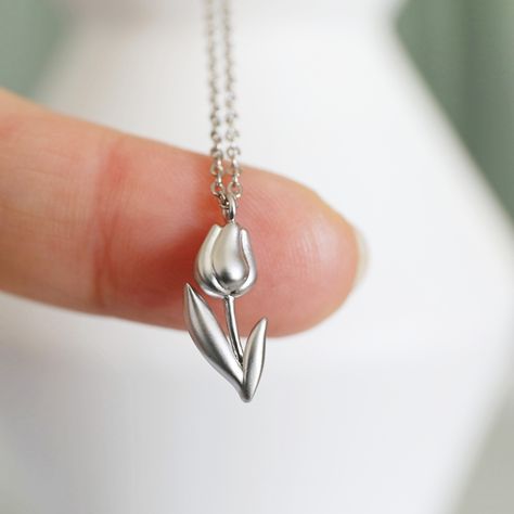 "Beautiful and lovely Tulip charm necklace. Made of a matte finish Tulip charm with a skinny rhodium plated brass chain. Soft and simple. Great for gift, everyday or special occasions.  Your item will ship in a gift box. Please feel free to contact me if you have any questions. ♥ Length  14\" - 20\" chain ♥ Tulip charm   3/8\" x 5/8\" long ♥ Rhodium plated over brass  ♥  See more Rudiana Accessories  Rudiana.etsy.com" Silver Jewelry Set Simple, Silver Simple Jewelry, Tulip Jewelry, Informal Dining, Tulip Necklace, Diamond Pendants Designs, Necklace Flower, Gift Graduation, Funky Jewelry