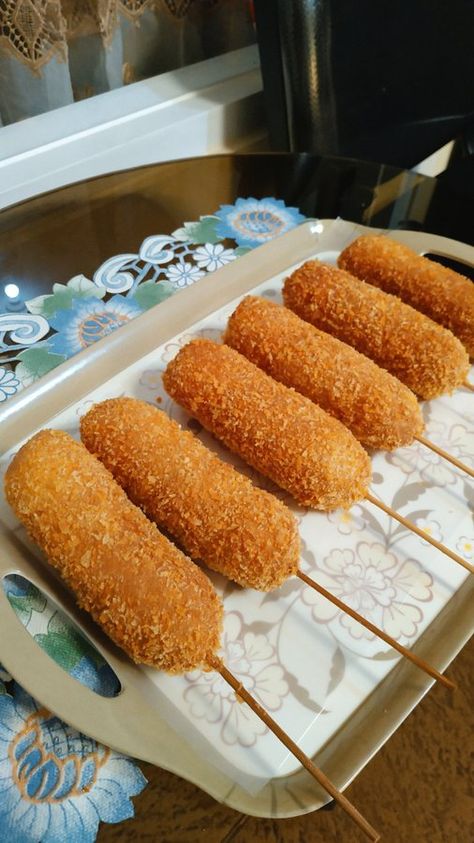 Corndog Sosis, Cheese Corn Dog Recipe, Makanan Aesthetic, Corndog Recipe, Bong Bong, Packaging Snack, Corn Dog, Night Food, Watercolor Food