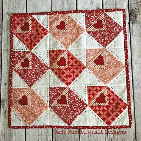 Love Notes Mini Quilt Pattern Quilt With Hearts, Heart Quilt Pattern, Mini Quilt Patterns, Nancy Zieman, Quilt Modernen, Block Quilt, Miniature Quilts, Holiday Quilts, Quilt Baby