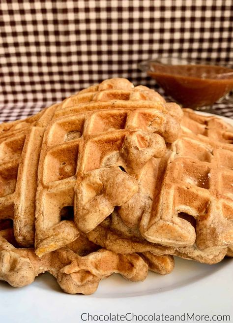 Applesauce Waffles, Recipe Using Applesauce, Apple Cinnamon Waffles, Waffles Chocolate, Apple Waffles, Apple Cinnamon Recipes, Cinnamon Applesauce, Cinnamon Waffles, Apple Sauce Recipes