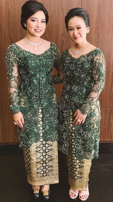 Renda Kebaya, Kebaya Lace, Kebaya Wedding, Kebaya Modern Dress, Parisian Outfits, Dress Kebaya, Kebaya Brokat, Modern Kebaya, Gamis Dress