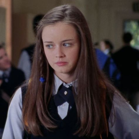 rory gilmore gilmore girls chilton Rory Gilmore Chilton, Chilton Rory Gilmore, Rory Gilmore Hair, Chilton Rory, Rory Gilmore Style, Hair Stules, Dakota And Elle Fanning, Haircuts Straight Hair, Rory Gilmore