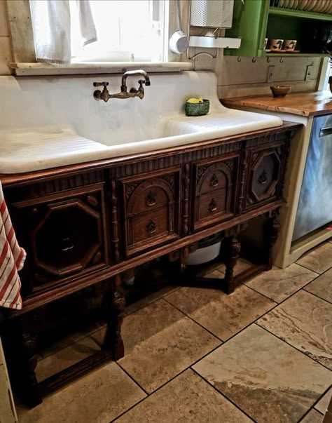 Victorian Bathroom Accessories, Unfitted Kitchen, Barn Kitchen, Victorian Kitchen, Victorian Bathroom, Kitchen Redo, Barndominium, Forever Home, Victorian Homes