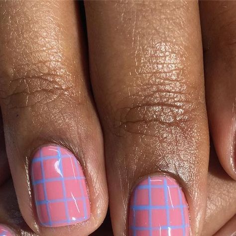 Keshia 🔮♊️✨ on Instagram: "Cute contrast grids for @inbash 💖 #nails #nailart #gelnailart #nailartist #peckham" Grid Nail Art, Grid Nail Design, Grid Nails, Patchwork Nails, Gingham Nails, Fresh Nails, Stripped Nails, Plaid Nails, Striped Nails