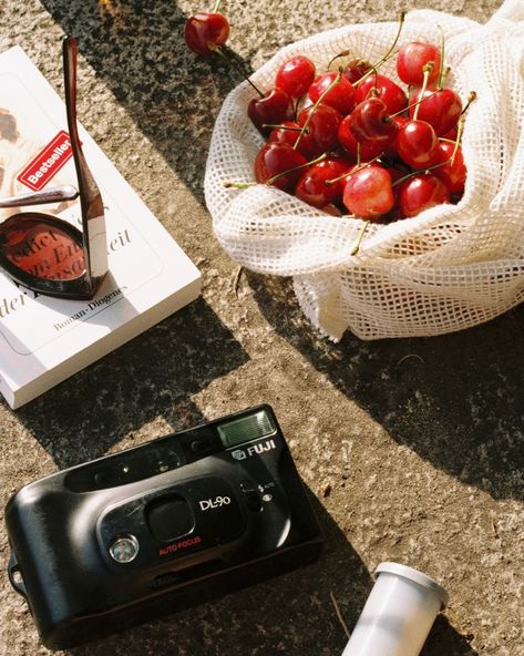 red details on gold 200 🍒🎞️ #35mm 📷 canon ae-1 🎞 kodak gold 200 Kodak 35mm Film, Kodak Gold 200, Leica M6, Details Aesthetic, Canon Ae 1, Kodak Gold, Red Details, Travel Hotel, Portra 400