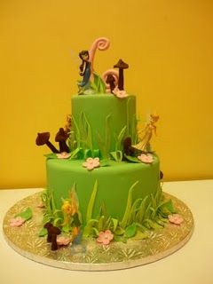 Green Tink fairy cake Pirate Fairy Cake, Fairy House Cake, Cakes Creative, Fairy Tinkerbell, Pirate Cake, Fairy Cake, House Cake, Fairy Cakes, Tiered Cake