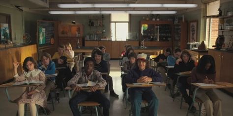 Stranger Things Classroom, Stranger Things Season 2, Stranger Things Poster, Stranger Things 2, Stranger Things Season, Group Of Friends, Chapter 1, A Group, Cinematography