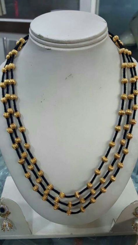 J Neck Pieces Jewelry, Antique Necklaces Design, Black Beads Mangalsutra Design, Antique Gold Jewelry Indian, Online Gold Jewellery, Beaded Necklace Designs, Antique Bridal Jewelry, Real Gold Jewelry, Antique Jewelry Indian