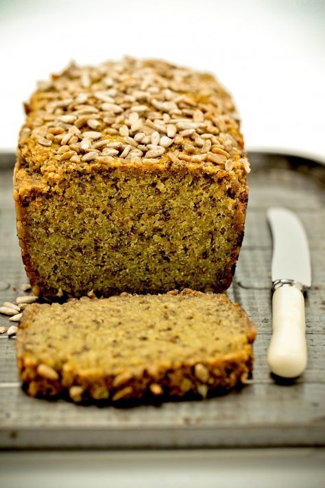 gluten free Quinoa + Chia Bread - the healthy chef - can be used for pizza (pumpkin, sundried tomatos, ricotta ) Chia Bread, Quinoa Bread, Gf Bread, Dairy Free Eggs, Healthy Bread, Loaf Of Bread, Vegan Bread, Healthy Chef, Idee Pasto Sano