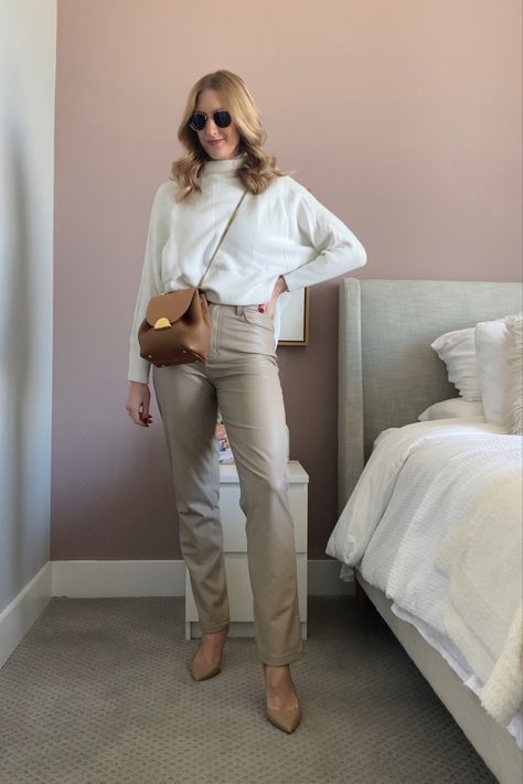 Taupe Leather Pants Outfit, Beige Leather Pants Outfit, Tan Leather Pants Outfit, Nude Pumps Outfit, Polene Bag Outfit, Leather Pants Outfit Winter, Faux Leather Pants Outfit, Beige Pants Outfit, Polene Bag