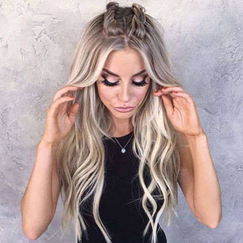 Mohawk twist skills 🌀 | with @habit.hand.tied.extensions & @kaylaoberg | 💄: @cristaldaniela Quick Hairstyle, Vlasové Trendy, Pinterest Hair, Time Saver, Penteado Cabelo Curto, Festival Hair, Long Blonde, Trending Hairstyles, Quick Hairstyles