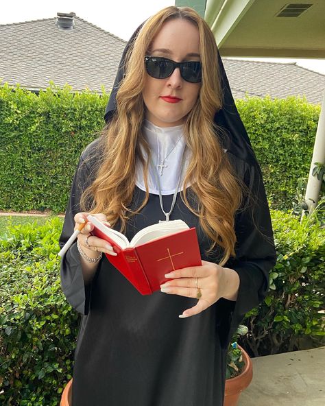 Diy Nun Costume, Nun Halloween Costume, Nun Halloween, Sister Carrie, Sister Costumes, Trio Costumes, Nun Costume, Trio Halloween Costumes, Halloween Costume Idea