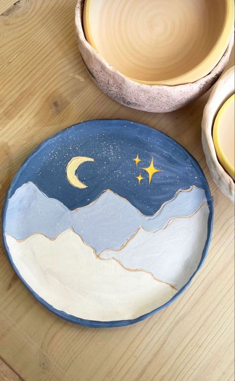 Painting Ideas On Clay Plates, Cute Designs For Pottery, Pottery Painting Ideas Moon And Stars, Moon And Stars Pottery Painting, Minimalistic Pottery Painting, Pottery Painting Ideas Beginners, Pottery Painting Ideas Landscape, Cute Simple Pottery Designs, Ombre Pottery Painting