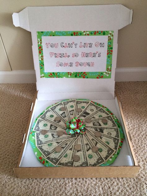 Money gift ideas!!! Pizza dough. Perfect gift idea for teens. Money Gift Ideas, Presente Diy, Creative Money Gifts, Ge Bort, Pizza Box, Christmas Money, Cadeau Diy, Crafty Gifts, Graduation Ideas