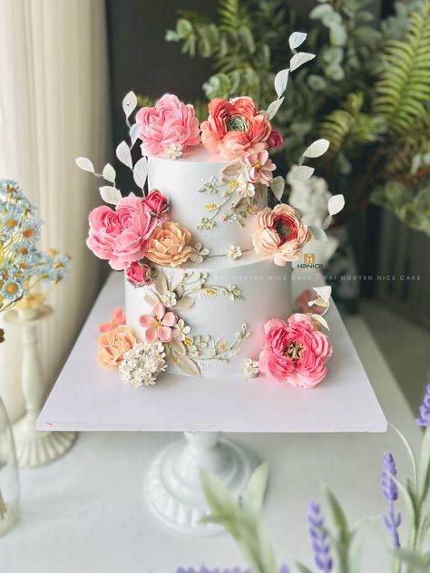 Wedding Cake Flavors Combinations, 38th Birthday, Wedding Cake Flavors, Buttercream Flower Cake, Buttercream Flowers, Bear Wallpaper, Cake Flavors, Just Cakes, Box Cake