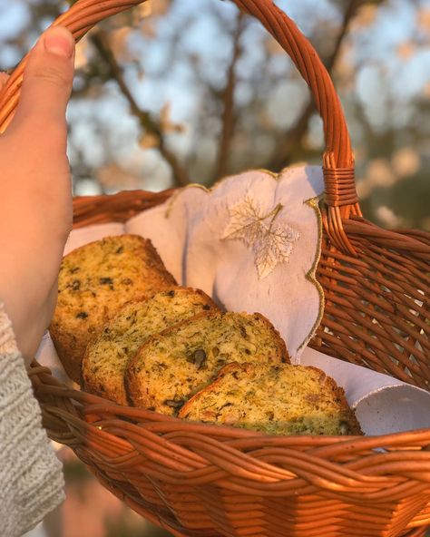 #bread #dandelionbread #dandelion #cottagecore #farmhouse #farm #ukraine Bread Cottagecore, Cottage Bread, Cottagecore Farmhouse, Small Town, Cottage Core, Picnic Basket, Small Towns, Dandelion, Ukraine