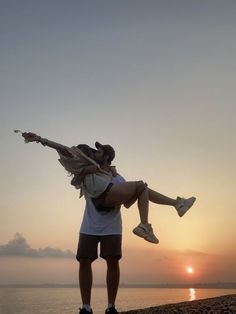 Couple On Holiday Aesthetic, Cute Picture Ideas For Couples, Aesthetic Couple, Couple Picture Poses, Cute Couple Poses, Cute Couples Photos, Relationship Goals Pictures, Photo Couple, Couples Poses For Pictures