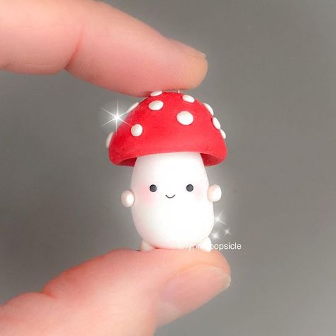 🍭Lynn 🍭 on Instagram: “Someone suggested making a mushroom charm, hence this little guy! 🍄💕 what do you think? . . . . . . #kawaiicharms #polymerclay #polymer…” Mushroom Fanart, Mushroom Gifts, Mushroom Keychain, Chain Keychain, Green Craft, Cute Mushroom, Halloween Charms, Planner Charms, Stitch Marker