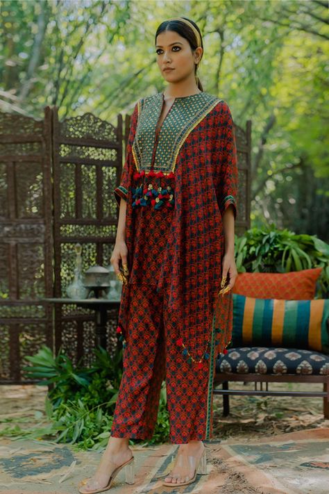 Pooja Keyur, Goal 2023, Dandiya Dress, Women Shirt Designs, Saree Blouses Online, Kaftan Designs, Short Kurta, Cord Set, Kaftan Style