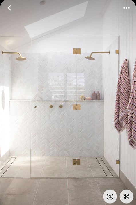 Cute Shower Ideas Bathroom, Ensuite Ideas Master Bedrooms, En Suite Layout, Dual Shower Heads Master Baths Walk In, Double Shower Ideas, Double Shower Ensuite, Ensuite Bathroom Ideas Master Bedrooms, Bathroom Tile Combinations, Walking Shower