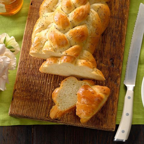 Braided Egg Bread Braided Egg Bread, Braided Spaghetti Bread, Braided Easter Bread, Egg Bread Toast, German Braided Sweet Bread, Paskah Easter Bread Mennonite, Mixer Recipes, Braided Bread, Bread And Pastries