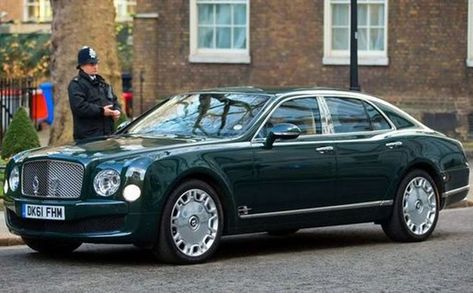 Green Bentley, Most Luxurious Car, Bentley Rolls Royce, Bentley Mulsanne, Bentley Motors, Downing Street, Hm The Queen, Car Tattoos, Cars Uk