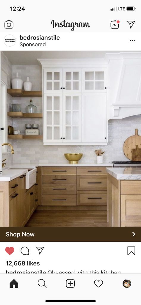 Brown Kitchen Designs, White Upper Cabinets, White Oak Kitchen, Lake House Kitchen, Condo Kitchen, Oak Kitchen Cabinets, Brown Kitchens, Oak Kitchen, Kitchen Trends