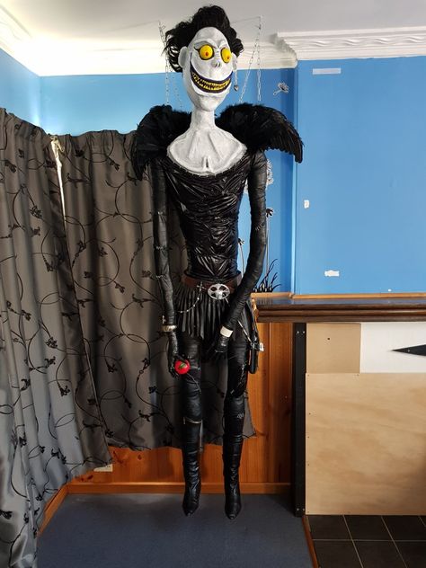 Ryuk Halloween Costume, Ryuk Cosplay, Bad Cosplay, A T, Matching Costumes, Random Anime, Costume Makeup, Character Costumes, Halloween Ideas