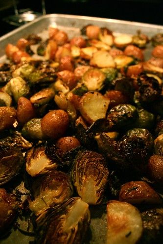 Baked Cod with Roasted Brussels Sprouts and Baby Reds - Tasty Yummies Baked Red Potatoes, Potatoes Roasted, Red Potato, Baby Red Potatoes, Baked Cod, Roasted Brussel, Rosemary Garlic, Roasted Brussels Sprouts, Baby Red